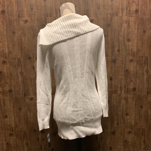 Button-Neck Tunic Sweater- BRAND NEW - Picture 2 of 4